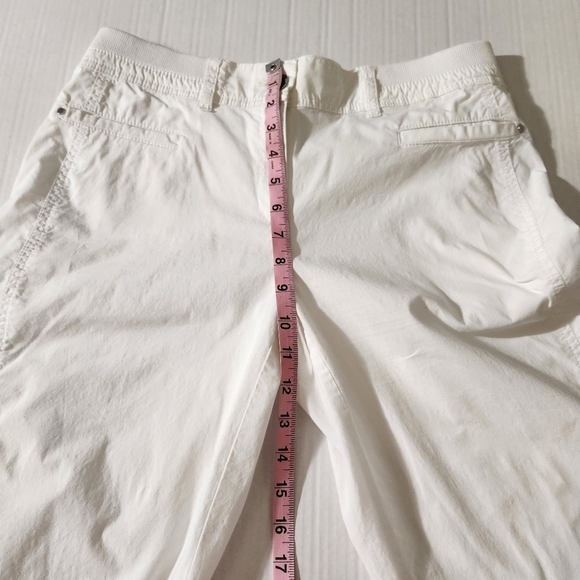 Chico's Women White Zip Close Pockets Button Hem Elastic Waist Cropped Pants 0.5 - Picture 10 of 12